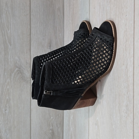 Vince Camuto Women Tresin Leather Ankle Open Toe Heels shoes sz 8M - Picture 1 of 10